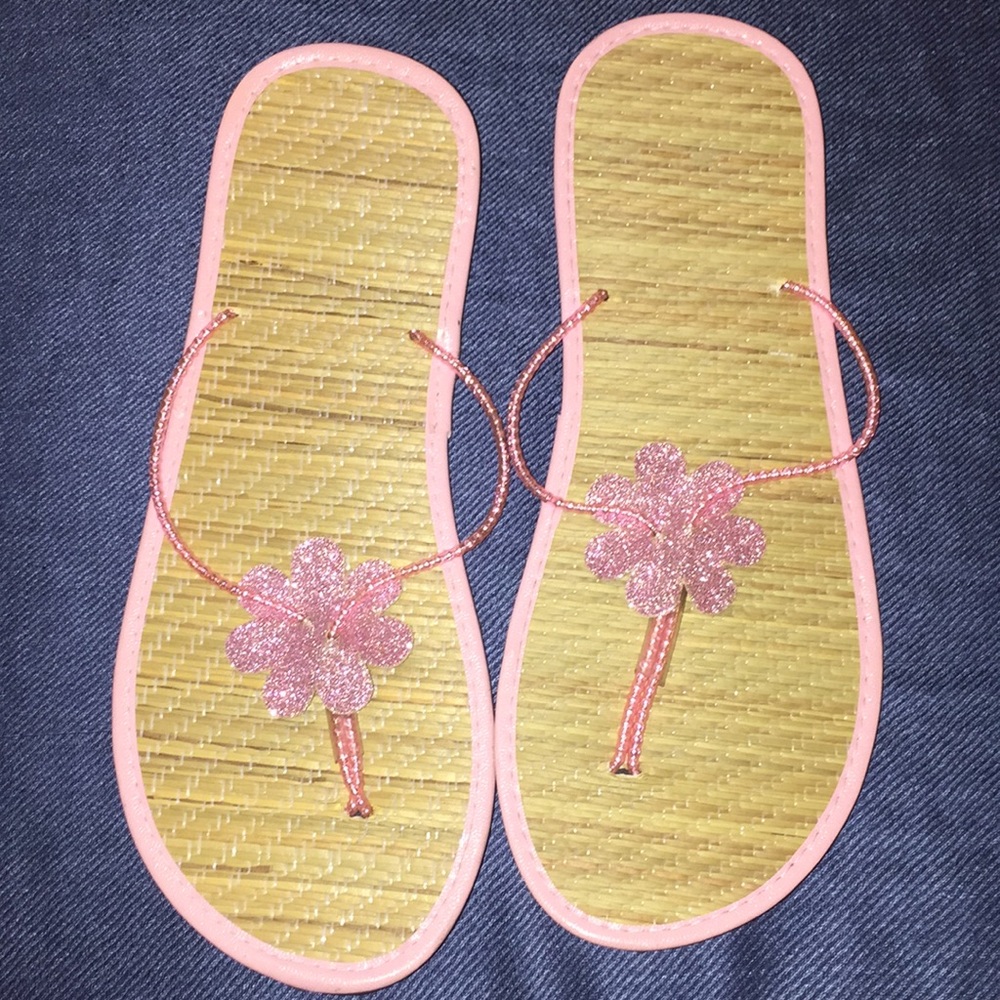 Sparkly pink flip flop! 👙🍦